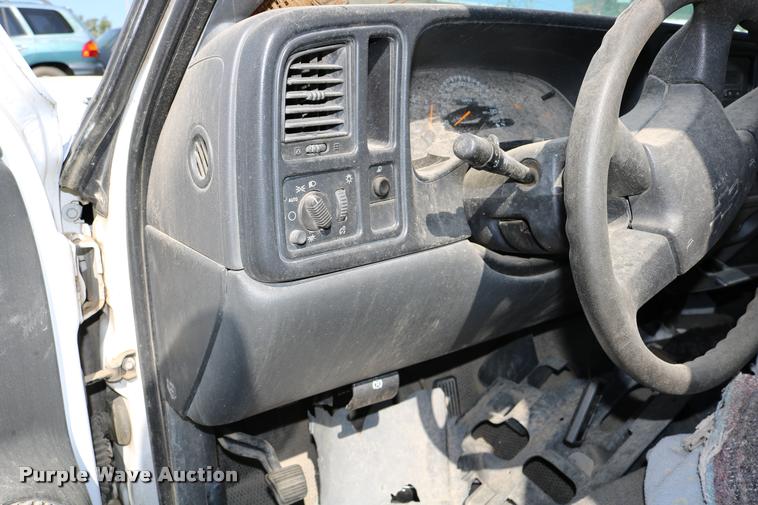 image for item DD0213 2003 Chevrolet Silverado 1500 pickup truck