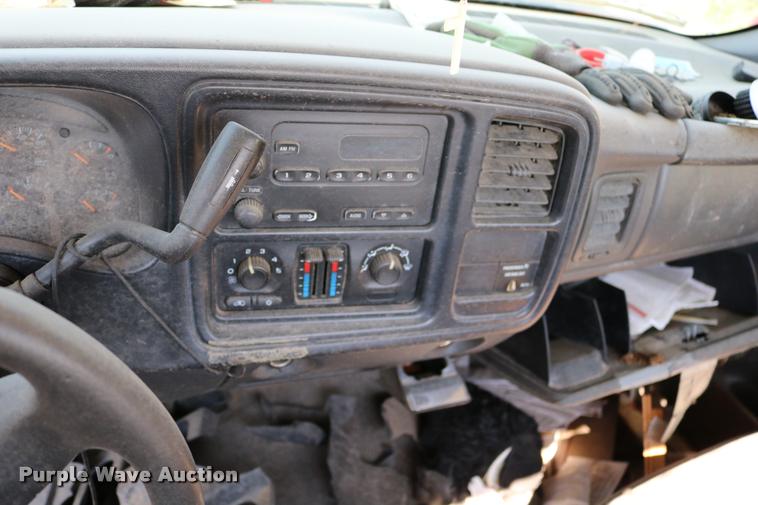 image for item DD0213 2003 Chevrolet Silverado 1500 pickup truck