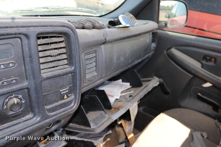 image for item DD0213 2003 Chevrolet Silverado 1500 pickup truck