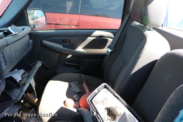 image for item DD0213 2003 Chevrolet Silverado 1500 pickup truck