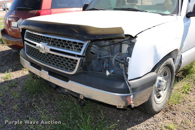 image for item DD0213 2003 Chevrolet Silverado 1500 pickup truck