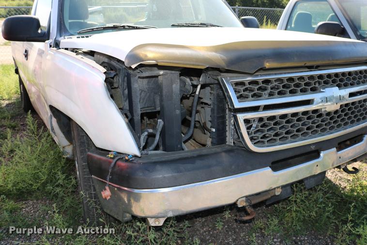 image for item DD0213 2003 Chevrolet Silverado 1500 pickup truck
