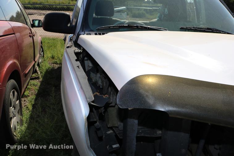 image for item DD0213 2003 Chevrolet Silverado 1500 pickup truck