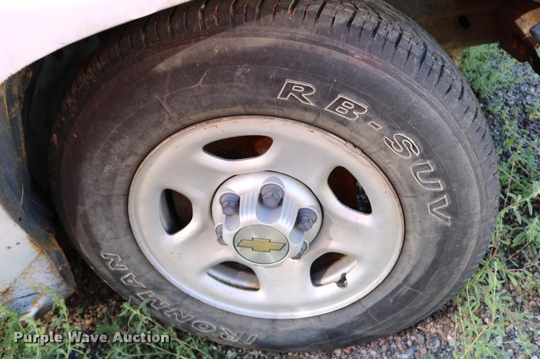 image for item DD0213 2003 Chevrolet Silverado 1500 pickup truck