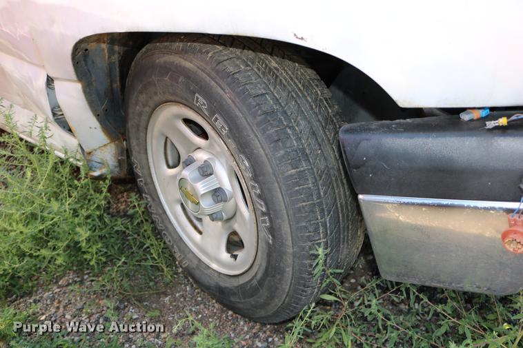 image for item DD0213 2003 Chevrolet Silverado 1500 pickup truck