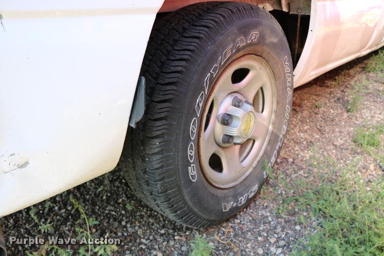 image for item DD0213 2003 Chevrolet Silverado 1500 pickup truck