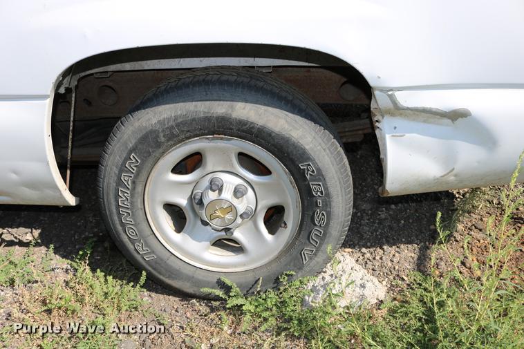 image for item DD0213 2003 Chevrolet Silverado 1500 pickup truck