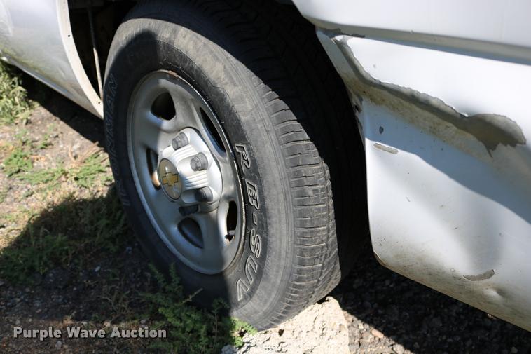 image for item DD0213 2003 Chevrolet Silverado 1500 pickup truck