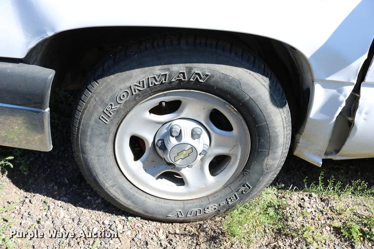 image for item DD0213 2003 Chevrolet Silverado 1500 pickup truck