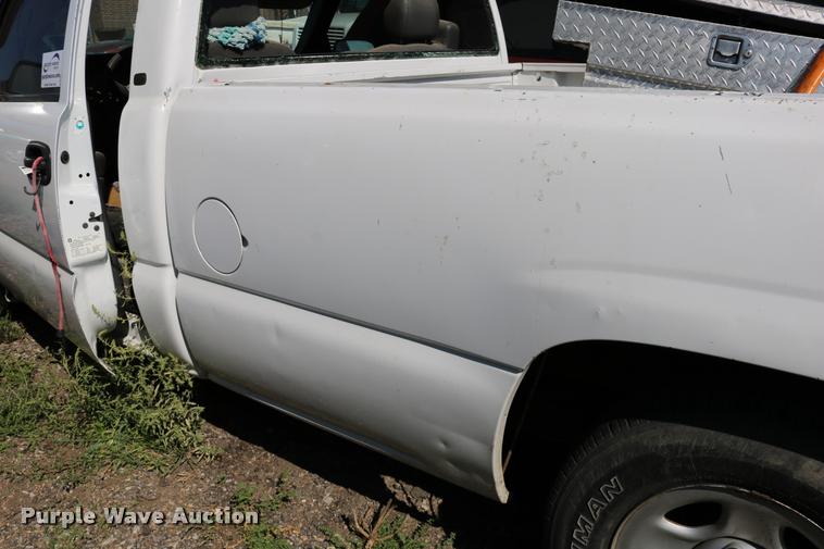 image for item DD0213 2003 Chevrolet Silverado 1500 pickup truck