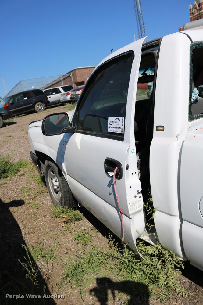 image for item DD0213 2003 Chevrolet Silverado 1500 pickup truck