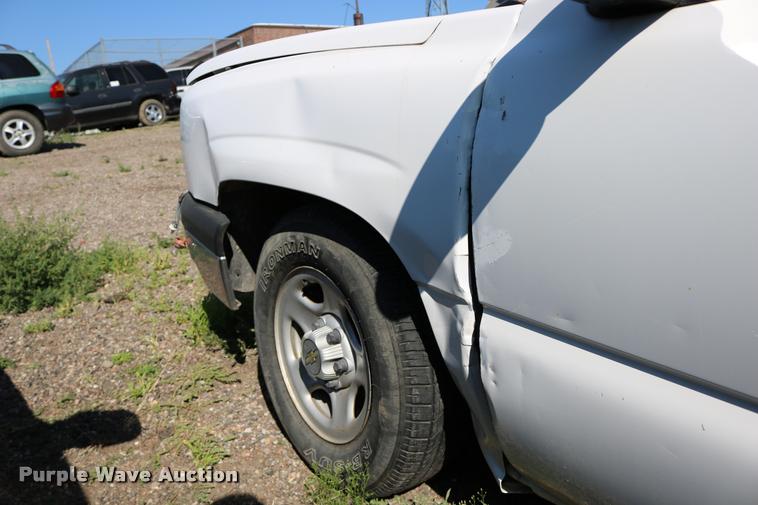 image for item DD0213 2003 Chevrolet Silverado 1500 pickup truck