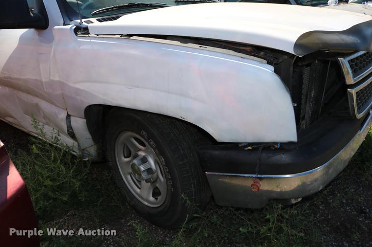 image for item DD0213 2003 Chevrolet Silverado 1500 pickup truck