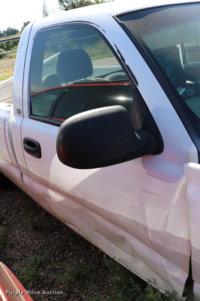 image for item DD0213 2003 Chevrolet Silverado 1500 pickup truck