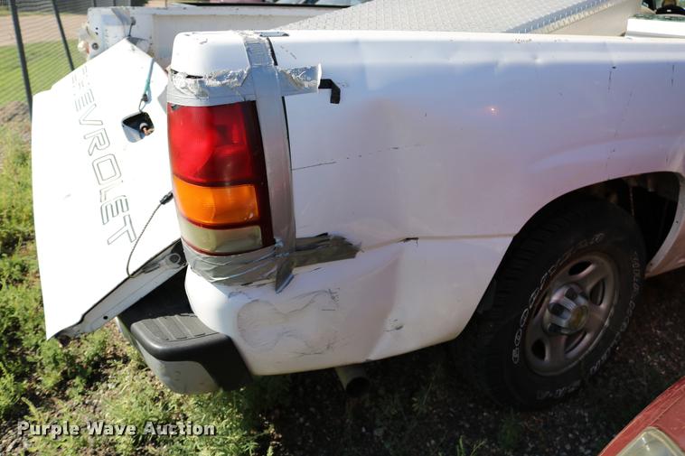 image for item DD0213 2003 Chevrolet Silverado 1500 pickup truck