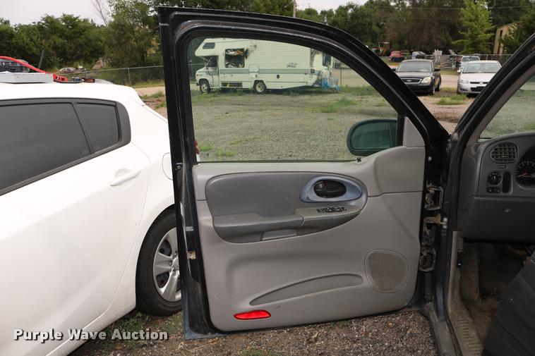 image for item DD0217 2004 Chevrolet TrailBlazer SUV