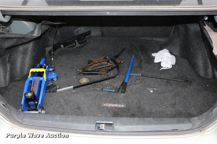 image for item DD0220 2004 Toyota Corolla