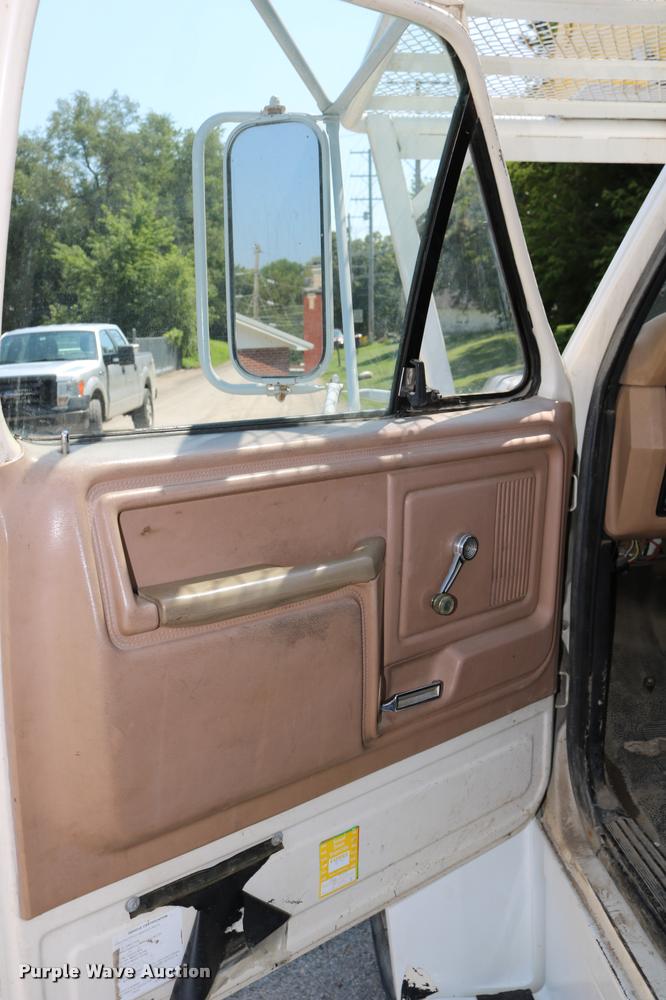 image for item DD0226 1985 Ford F600 bucket truck