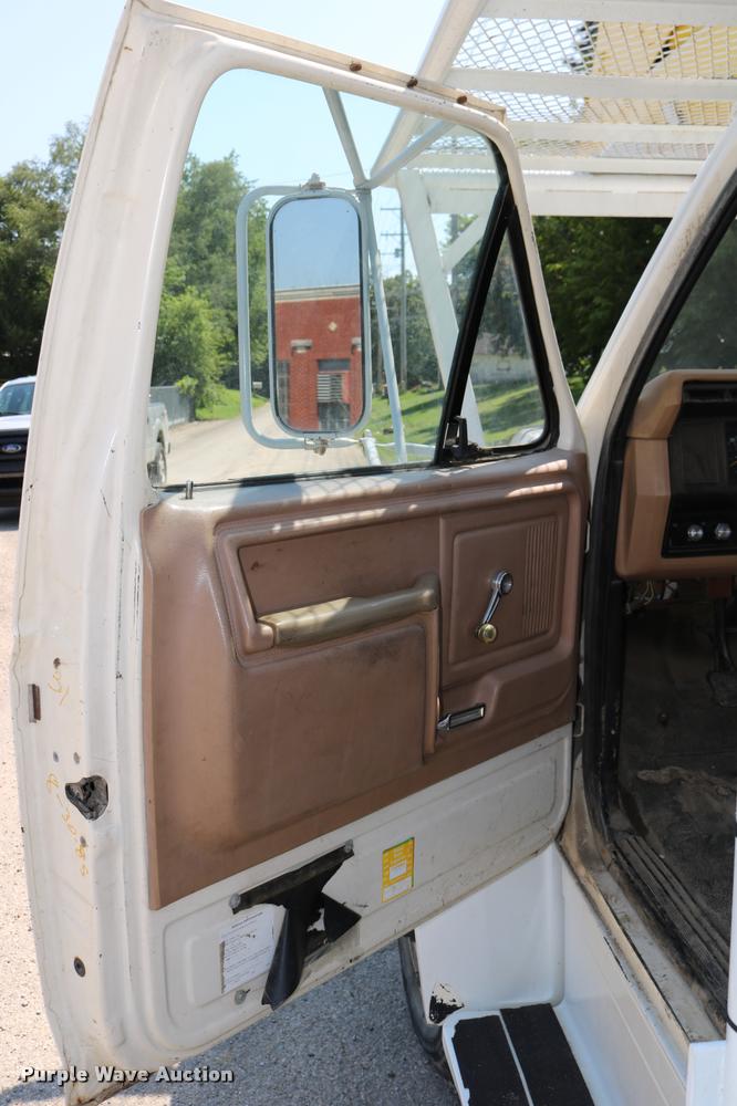 image for item DD0226 1985 Ford F600 bucket truck