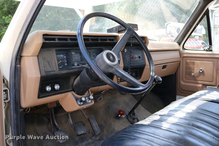 image for item DD0226 1985 Ford F600 bucket truck