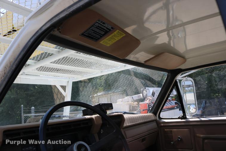 image for item DD0226 1985 Ford F600 bucket truck