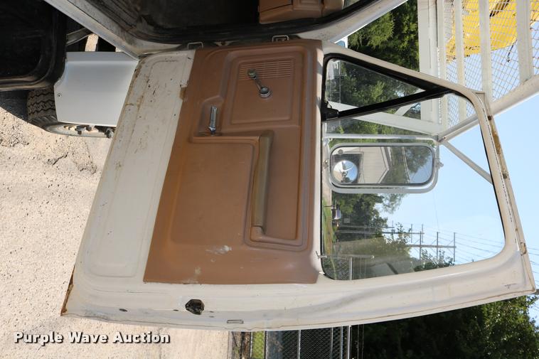 image for item DD0226 1985 Ford F600 bucket truck