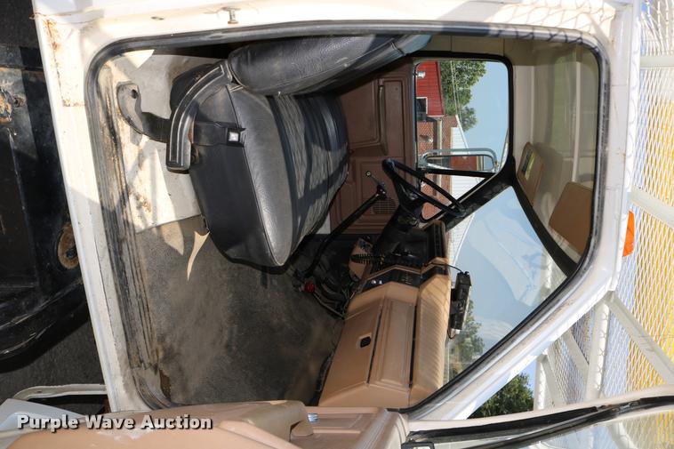 image for item DD0226 1985 Ford F600 bucket truck