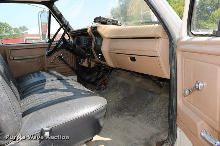 image for item DD0226 1985 Ford F600 bucket truck