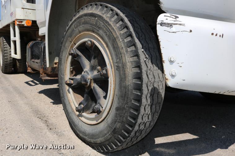 image for item DD0226 1985 Ford F600 bucket truck