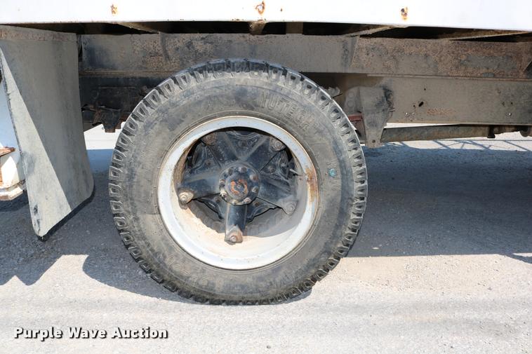 image for item DD0226 1985 Ford F600 bucket truck