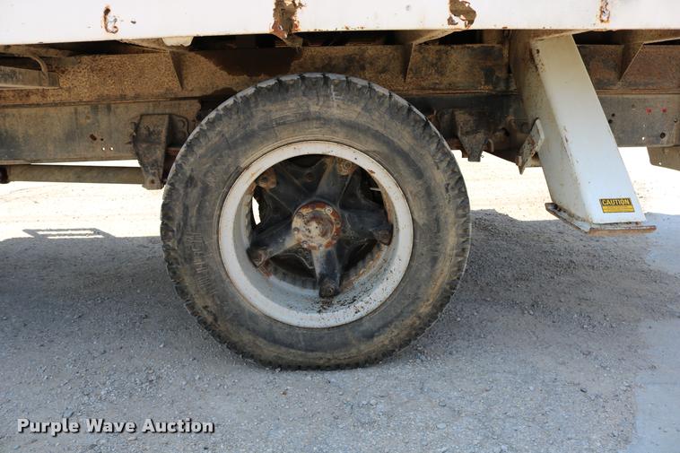 image for item DD0226 1985 Ford F600 bucket truck