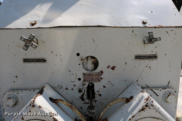 image for item DD0226 1985 Ford F600 bucket truck