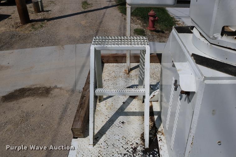 image for item DD0226 1985 Ford F600 bucket truck