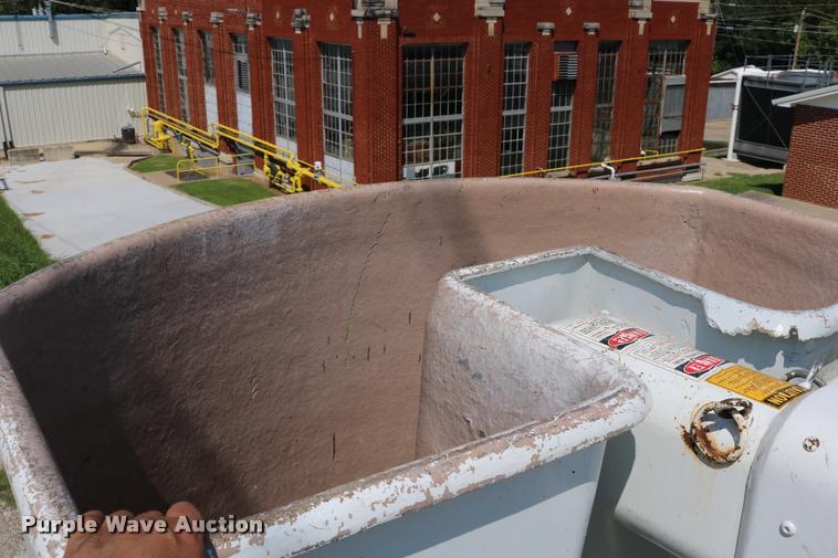 image for item DD0226 1985 Ford F600 bucket truck