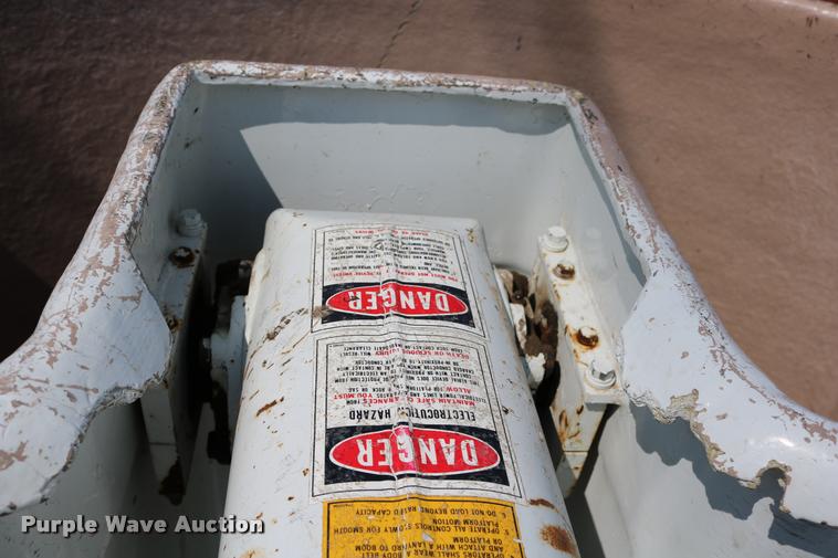 image for item DD0226 1985 Ford F600 bucket truck