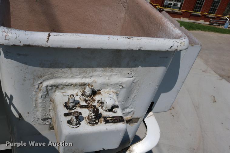 image for item DD0226 1985 Ford F600 bucket truck