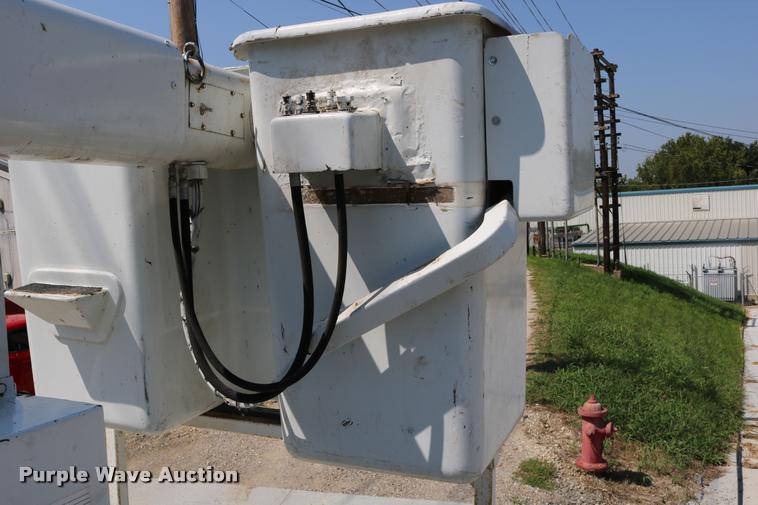 image for item DD0226 1985 Ford F600 bucket truck