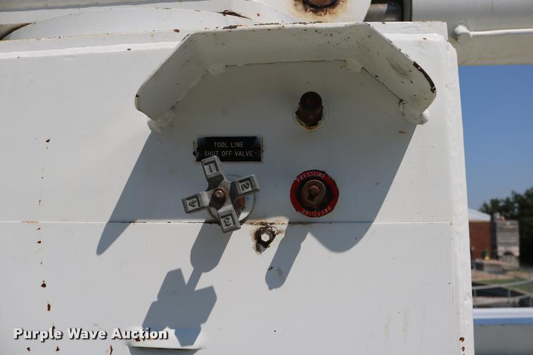 image for item DD0226 1985 Ford F600 bucket truck