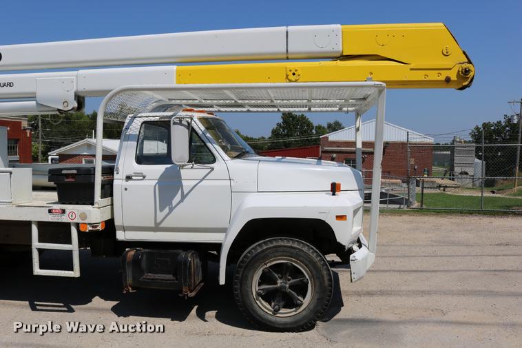 image for item DD0226 1985 Ford F600 bucket truck