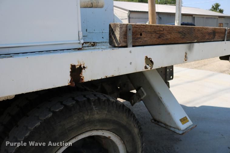 image for item DD0226 1985 Ford F600 bucket truck