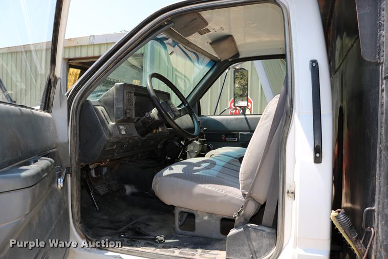 image for item DD0227 1999 Chevrolet C6500 dump truck
