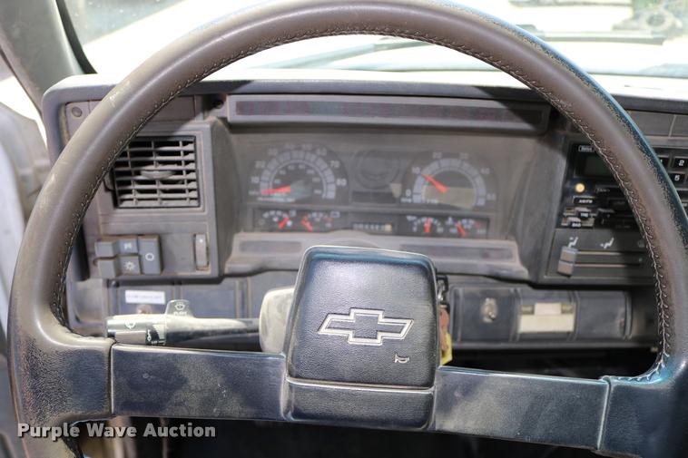 image for item DD0227 1999 Chevrolet C6500 dump truck