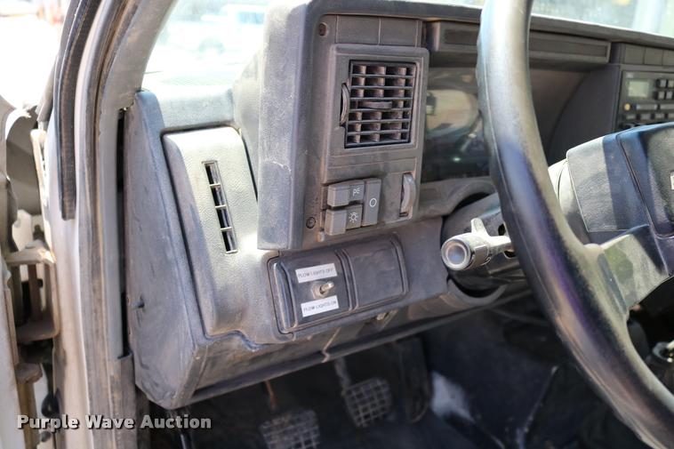 image for item DD0227 1999 Chevrolet C6500 dump truck