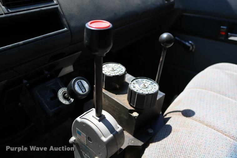 image for item DD0227 1999 Chevrolet C6500 dump truck