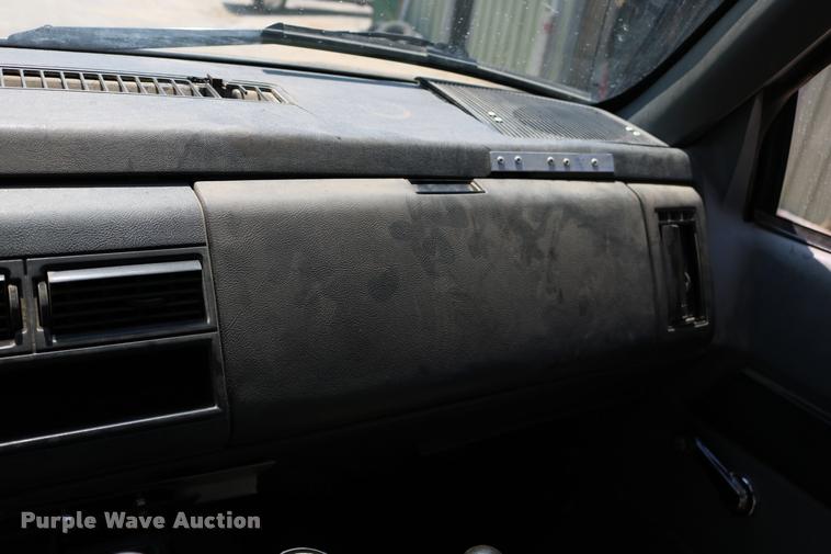 image for item DD0227 1999 Chevrolet C6500 dump truck