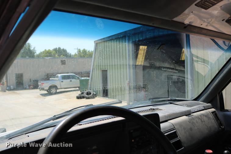 image for item DD0227 1999 Chevrolet C6500 dump truck