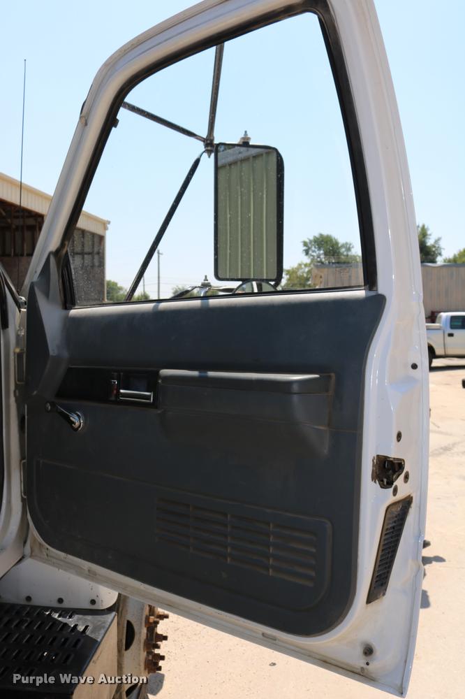 image for item DD0227 1999 Chevrolet C6500 dump truck