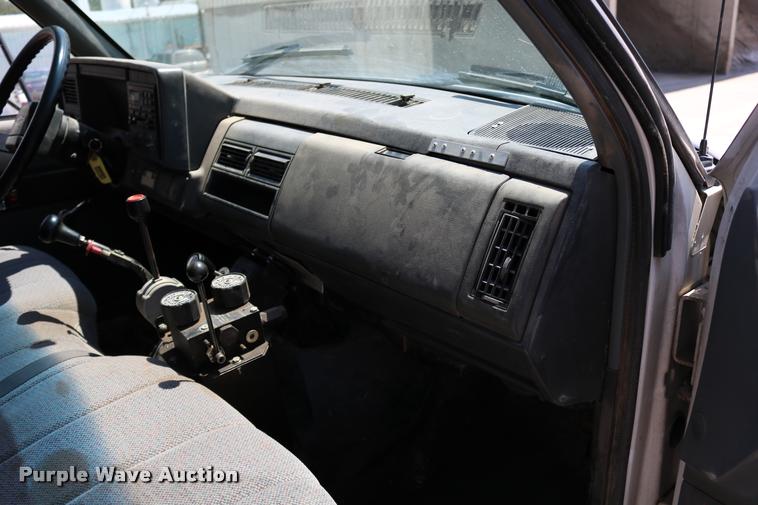 image for item DD0227 1999 Chevrolet C6500 dump truck