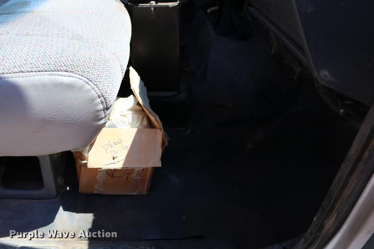 image for item DD0227 1999 Chevrolet C6500 dump truck