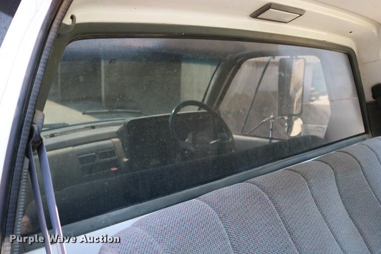 image for item DD0227 1999 Chevrolet C6500 dump truck